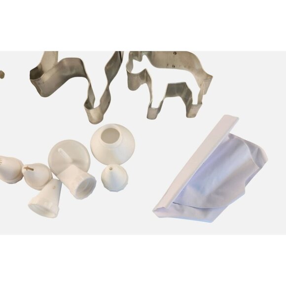 Fox Run Nativity Bake Set With Holiday-Themed Cookie Cutters & Recipes - Picture 8 of 11